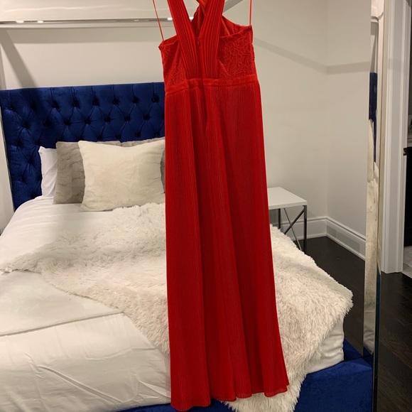 Guess Pleat and Lace Gown Size 4 - Picture 6 of 10